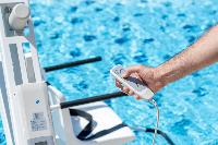 Elevador Piscina Nartlift Portátil a Baterías | Acceso Seguro Discapacidad | Ayudas Más