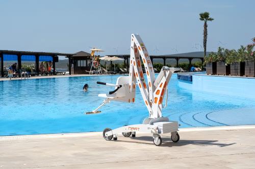 Gr�as de piscina port�tiles Nartlift: accesibilidad, seguridad y autonom�a con AYUDAS M�S
