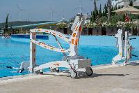 Grúa Piscina Portátil Nartlift 136 kg a Baterías | Acceso Seguro Discapacidad